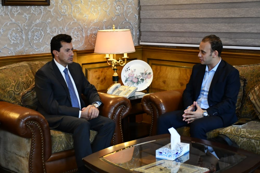 The Minister of Sports discusses with the head of a youth love Egypt foundation